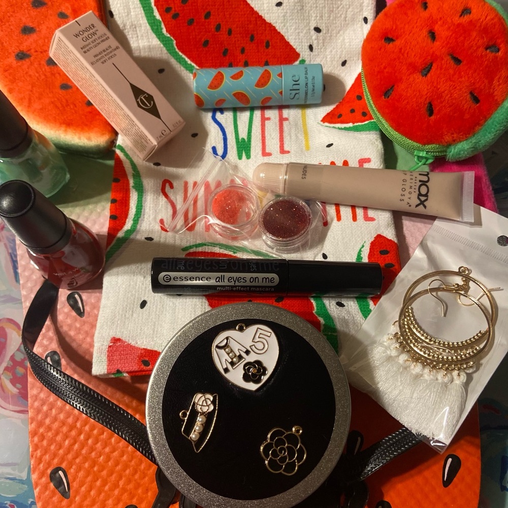 💋THEMED MAKEUP BUNDLE💋